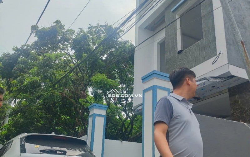 Bán nhà 3 tầng 1 tum, sân riêng gần BX Yên Nghĩa – Hà Đông
